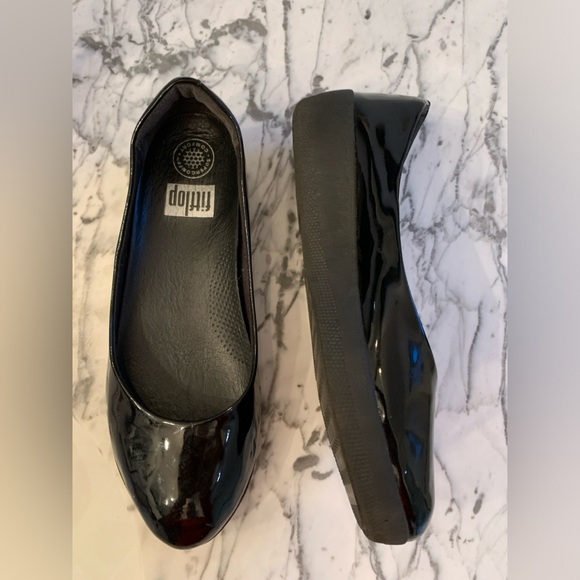 Fitflop Slip Ons 8.5 - Picture 2 of 11